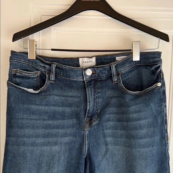 Frame Denim Women’s Straight Leg Jeans in Medium Blue - Picture 3 of 13